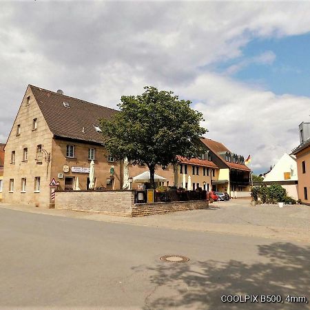 Gasthof Landhotel Gruner Baum Cadolzburg Екстер'єр фото