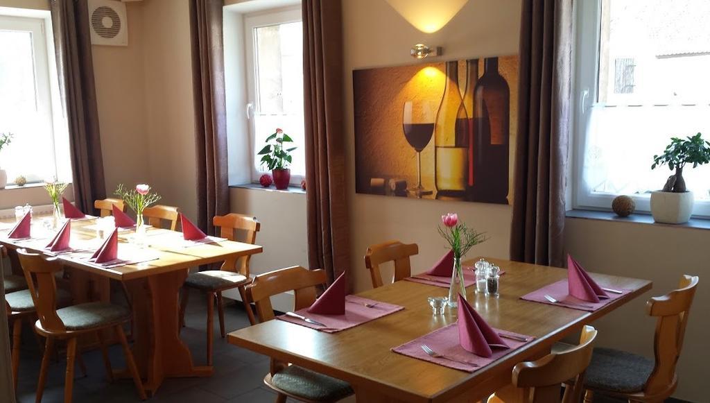 Gasthof Landhotel Gruner Baum Cadolzburg Екстер'єр фото