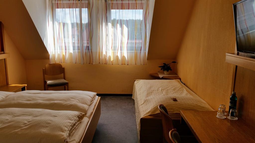 Gasthof Landhotel Gruner Baum Cadolzburg Екстер'єр фото