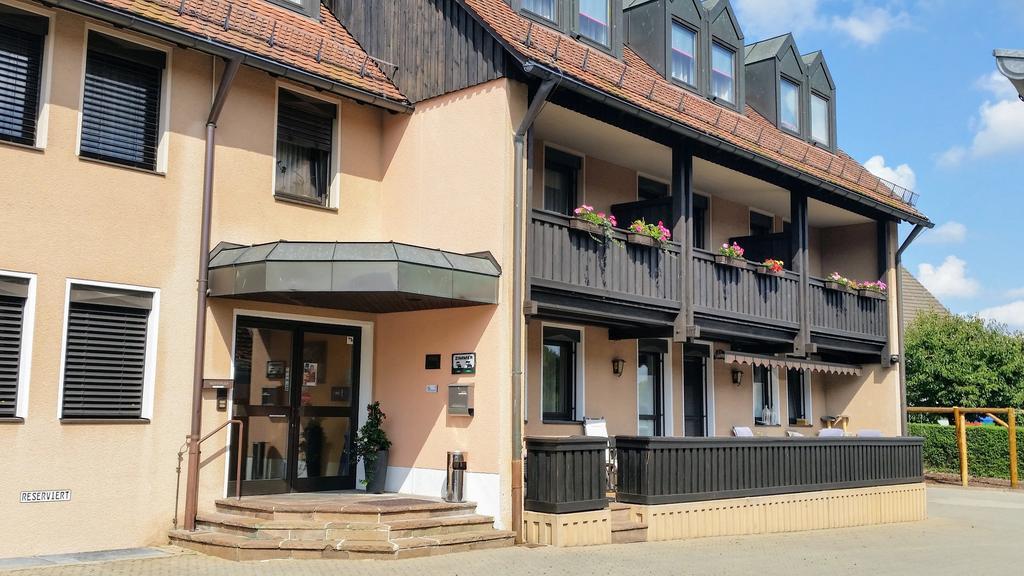 Gasthof Landhotel Gruner Baum Cadolzburg Екстер'єр фото