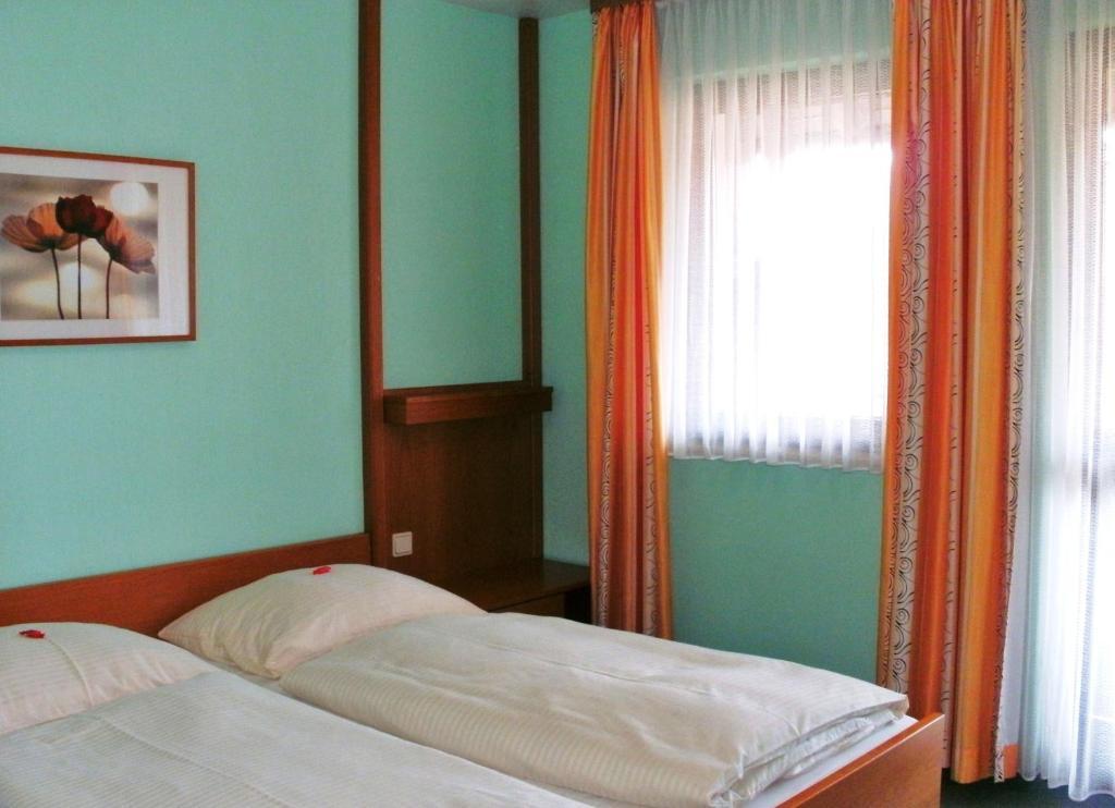 Gasthof Landhotel Gruner Baum Cadolzburg Екстер'єр фото