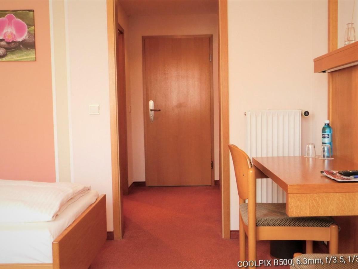 Gasthof Landhotel Gruner Baum Cadolzburg Екстер'єр фото