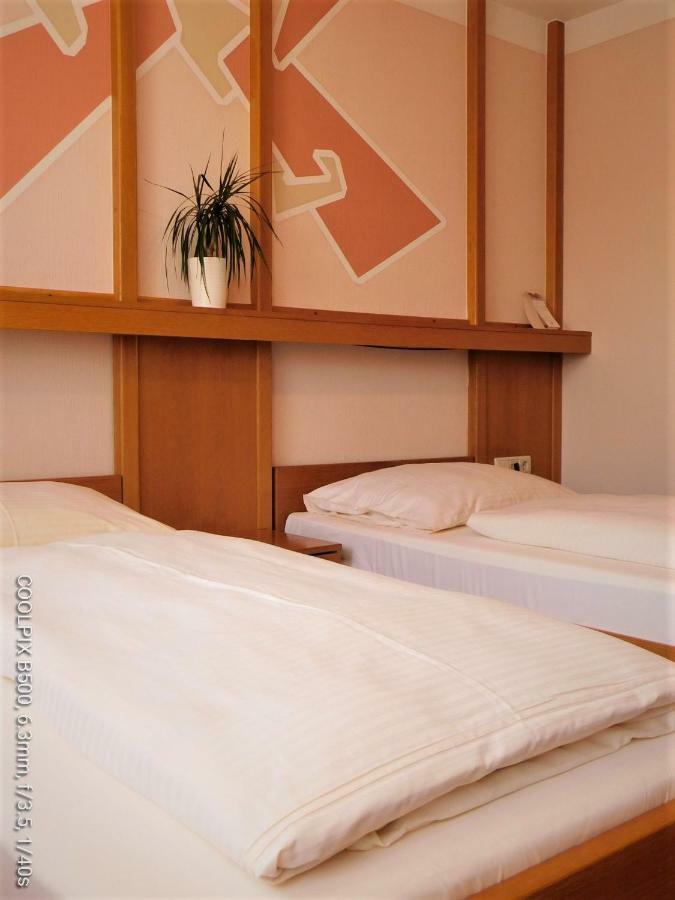Gasthof Landhotel Gruner Baum Cadolzburg Екстер'єр фото