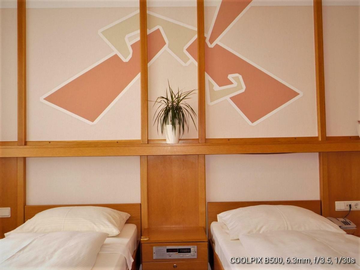 Gasthof Landhotel Gruner Baum Cadolzburg Екстер'єр фото