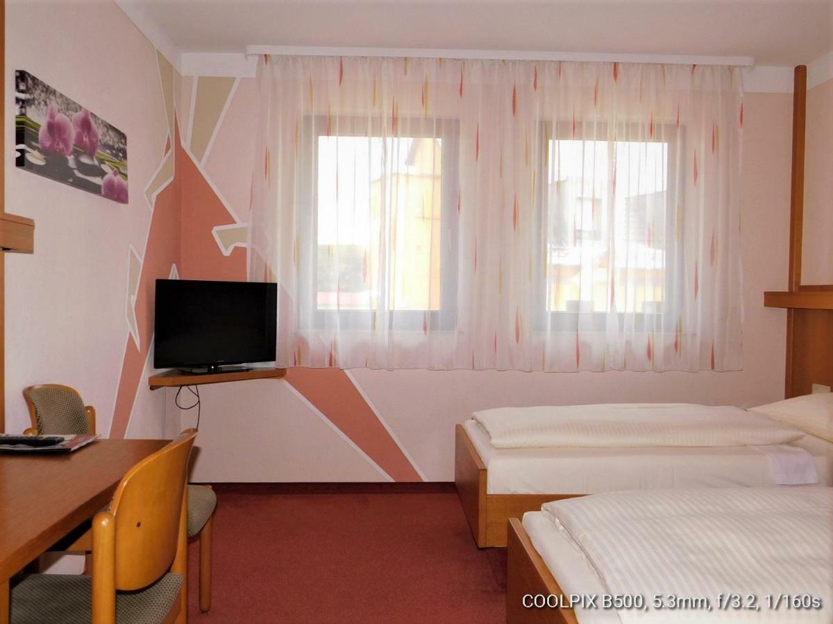 Gasthof Landhotel Gruner Baum Cadolzburg Екстер'єр фото
