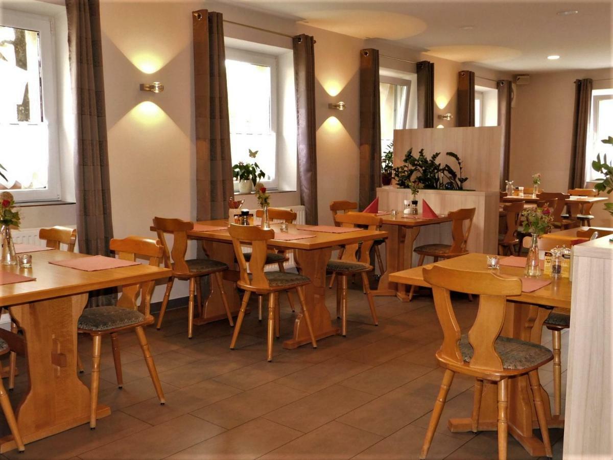 Gasthof Landhotel Gruner Baum Cadolzburg Екстер'єр фото