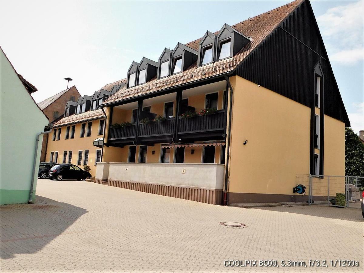 Gasthof Landhotel Gruner Baum Cadolzburg Екстер'єр фото