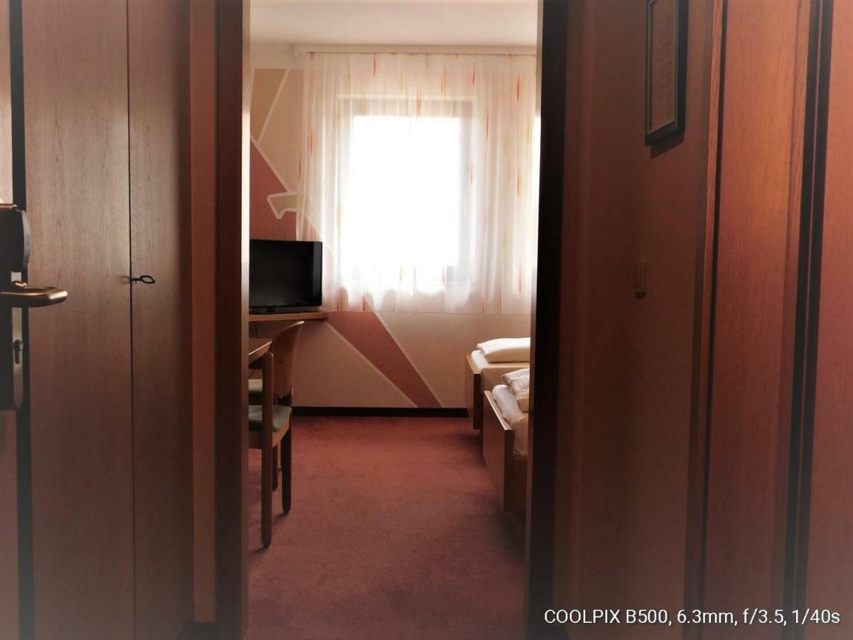 Gasthof Landhotel Gruner Baum Cadolzburg Екстер'єр фото