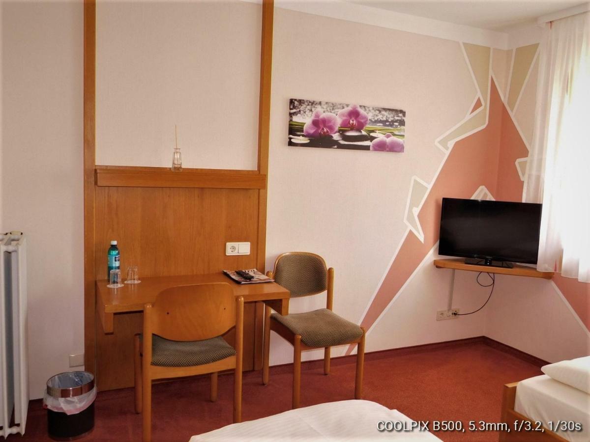Gasthof Landhotel Gruner Baum Cadolzburg Екстер'єр фото